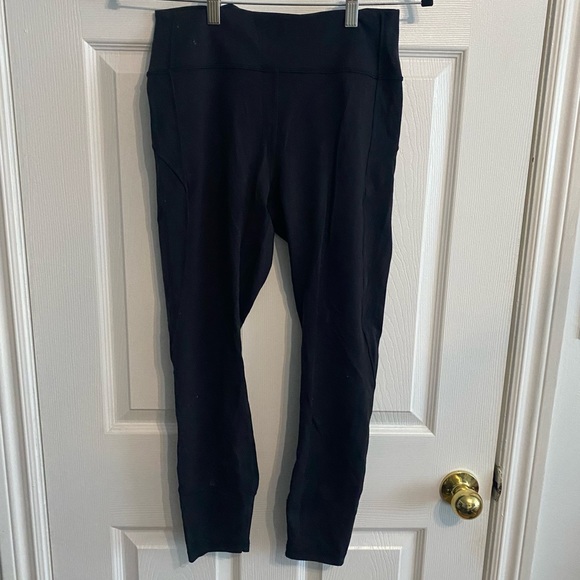 Lululemon In Movement 7/8 Tight *Everlux 25" - Picture 3 of 5